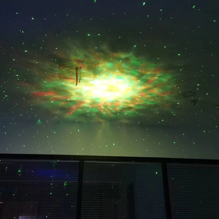 Astronauta Projetor Estrelas e Aurora Boreal